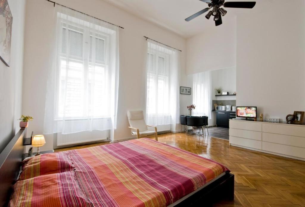 Balcony Apartment Boedapest Buitenkant foto