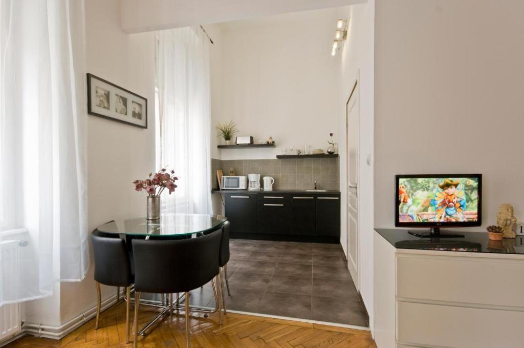 Balcony Apartment Boedapest Buitenkant foto